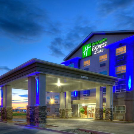 Holiday Inn Express And Suites Dawson Creek, An Ihg Hotel Exterior photo