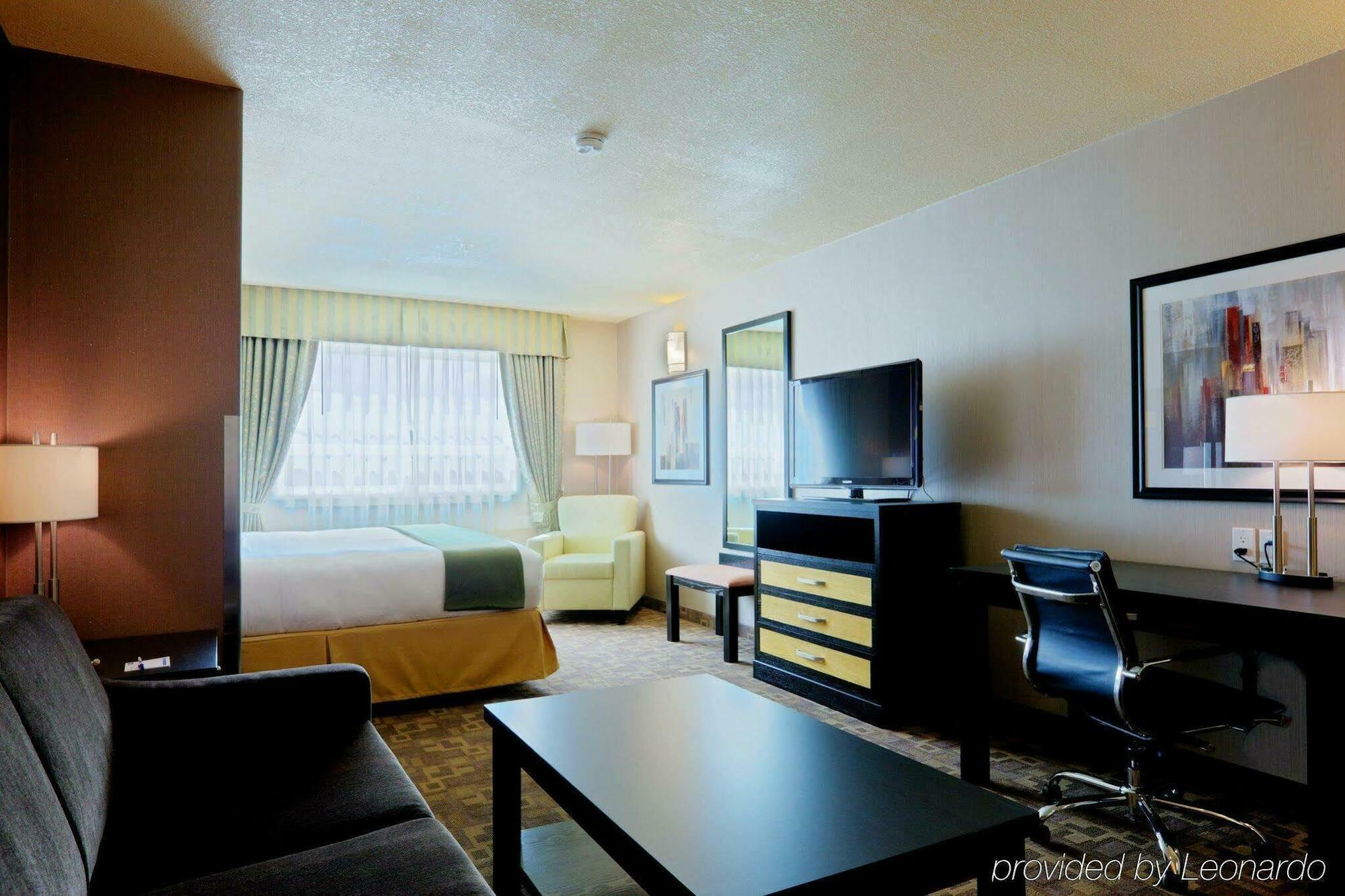 Holiday Inn Express And Suites Dawson Creek, An Ihg Hotel Room photo